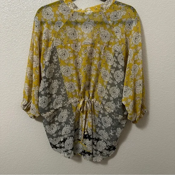 CAbi Gather Blouse Sz Small Floral Print Yellow - Picture 15 of 16